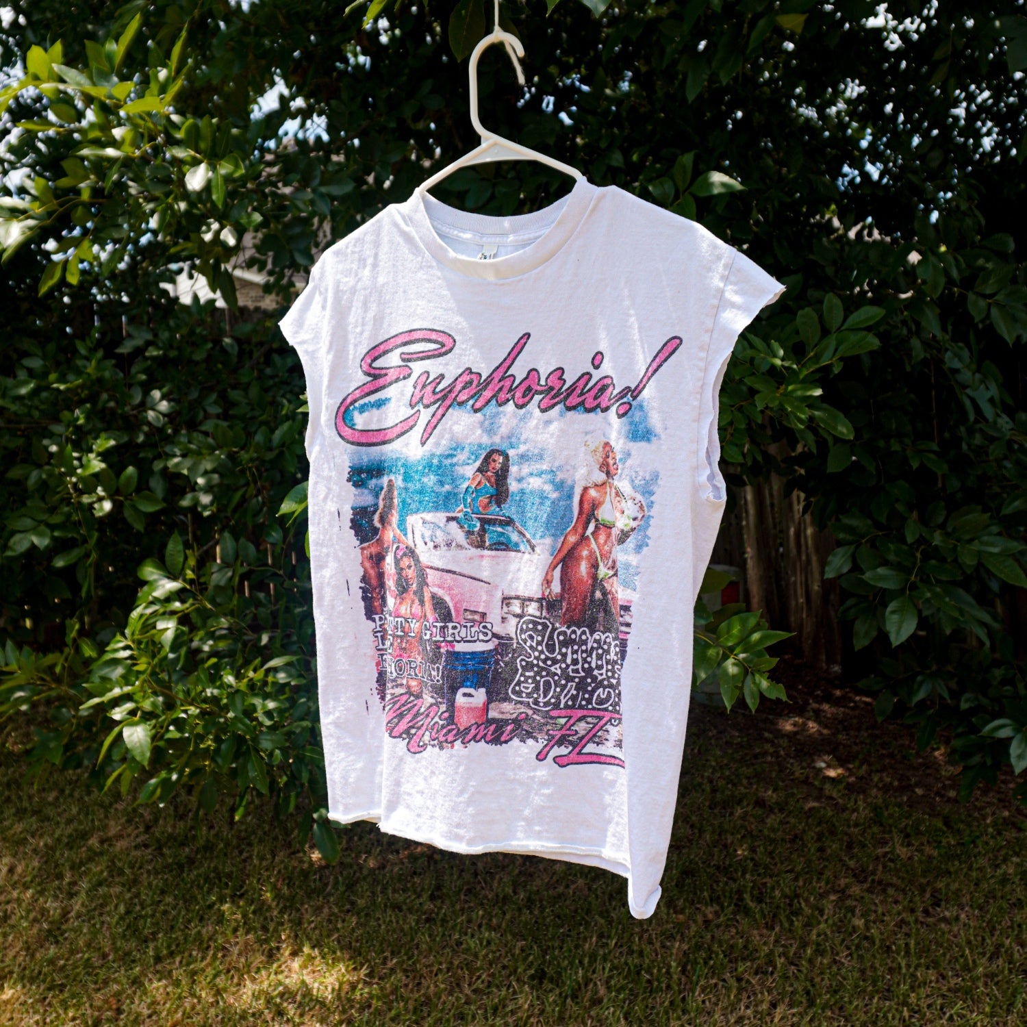 "Pretty Girls" Tee - White